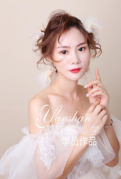 广州燕珊化妆培训的化妆造型作品《#鲜花抽丝#》